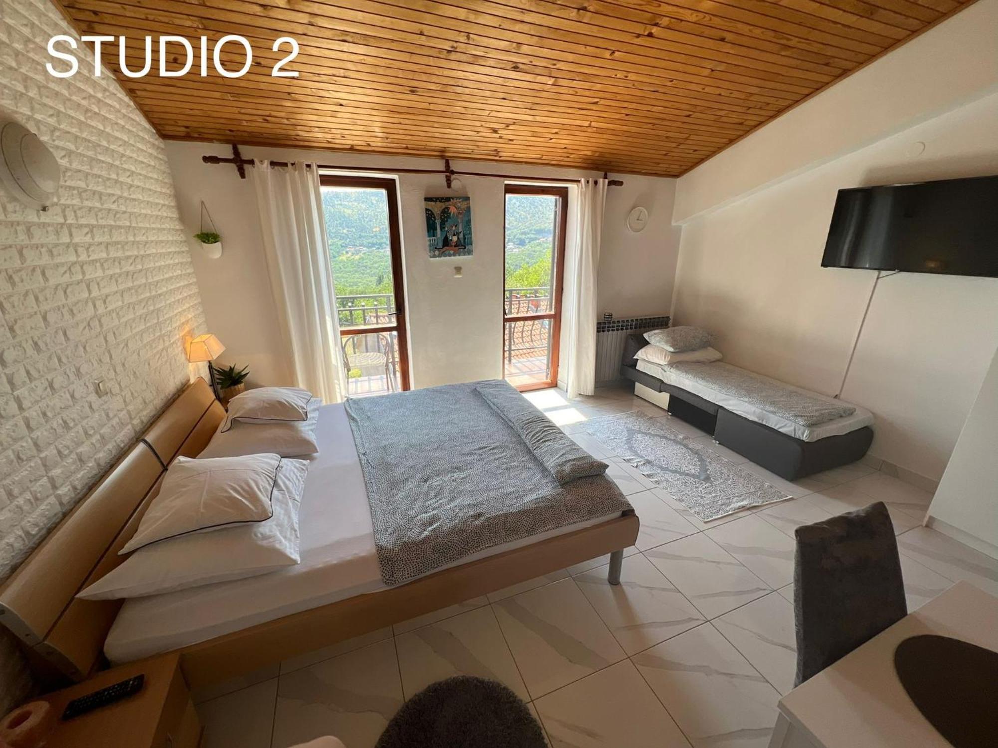 As Apartments With Swimming Pool And A Large Yard Bribir  Camera foto